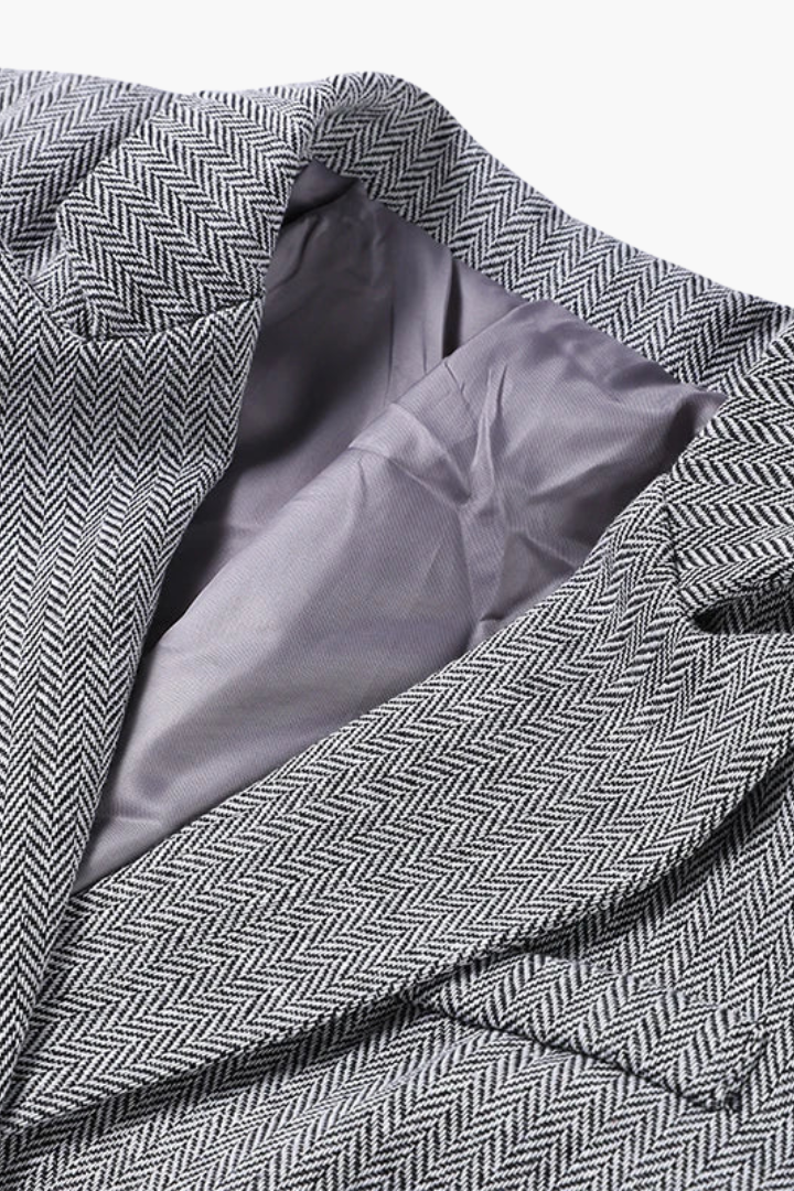 Каролина – Мощен Триделен Костюм