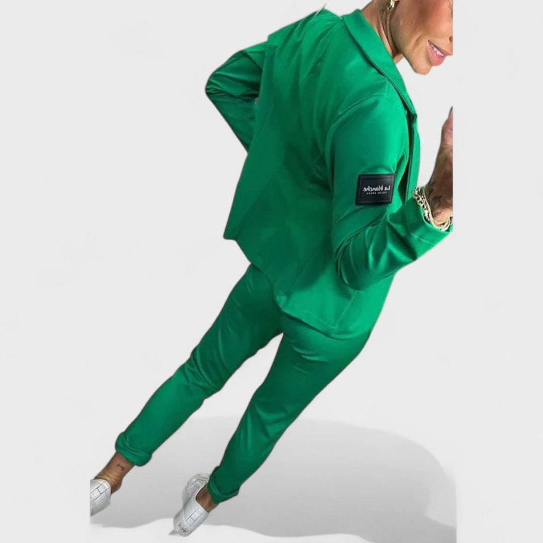 Ника – Персонализиран комплект: мек сако и широки панталони