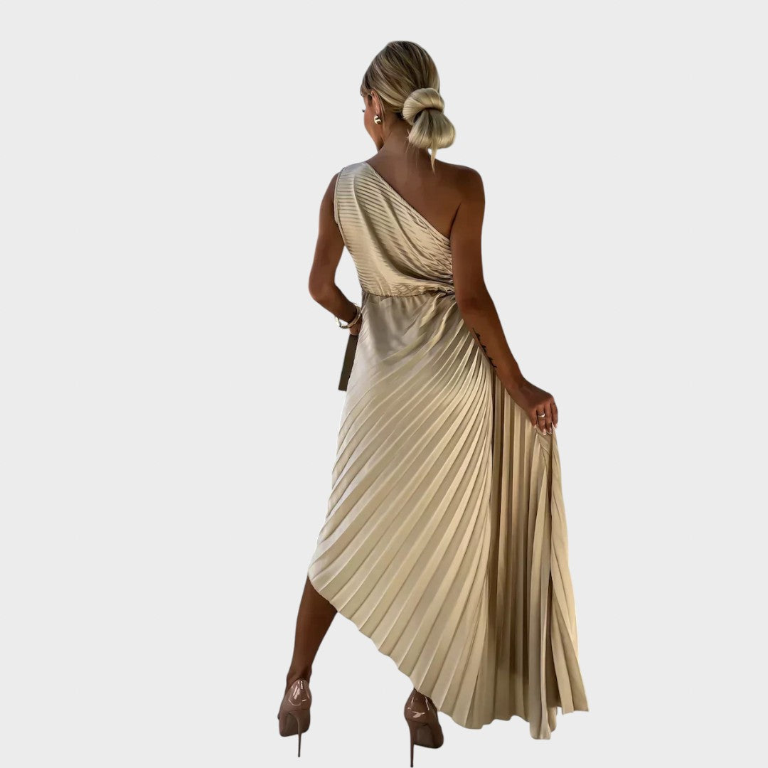 Ника - Елегантна Рокля с Набръчкани Рамена