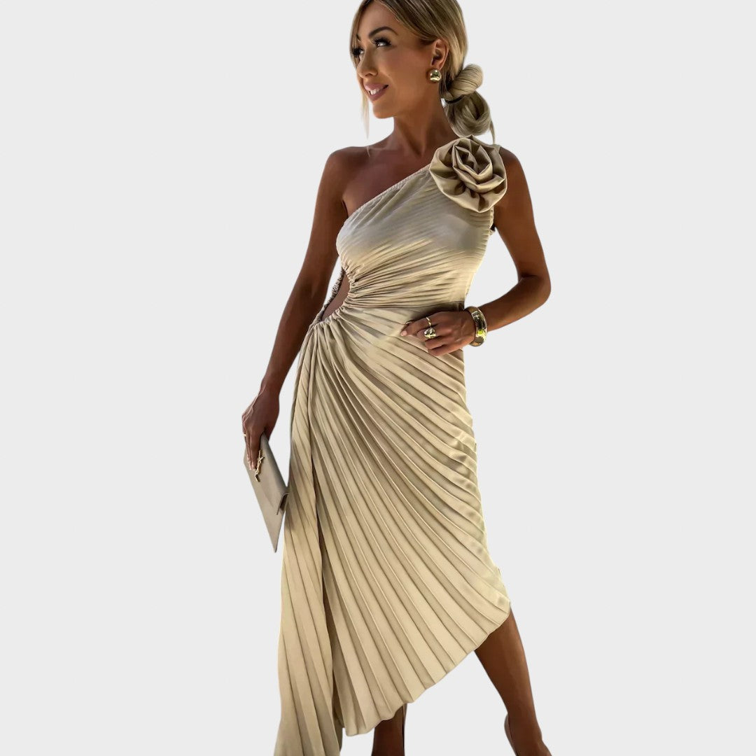 Ника - Елегантна Рокля с Набръчкани Рамена