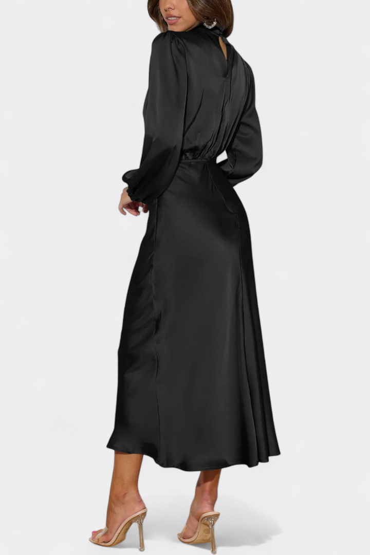 Мария Макси Рокля с Висок Яка и Цветни Детайли