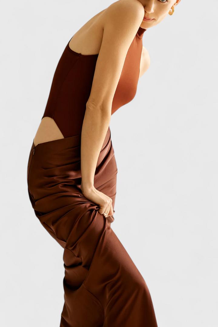 Леона Макси Рокля с Тънък Топ Стил и Издължена Силуета