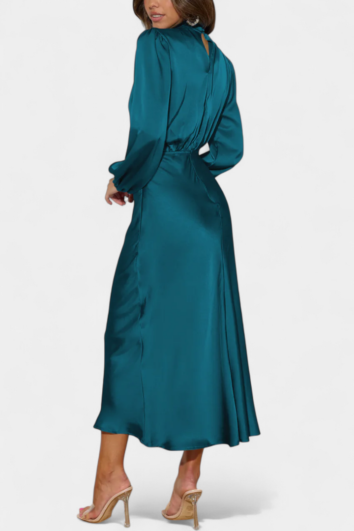 Мария Макси Рокля с Висок Яка и Цветни Детайли